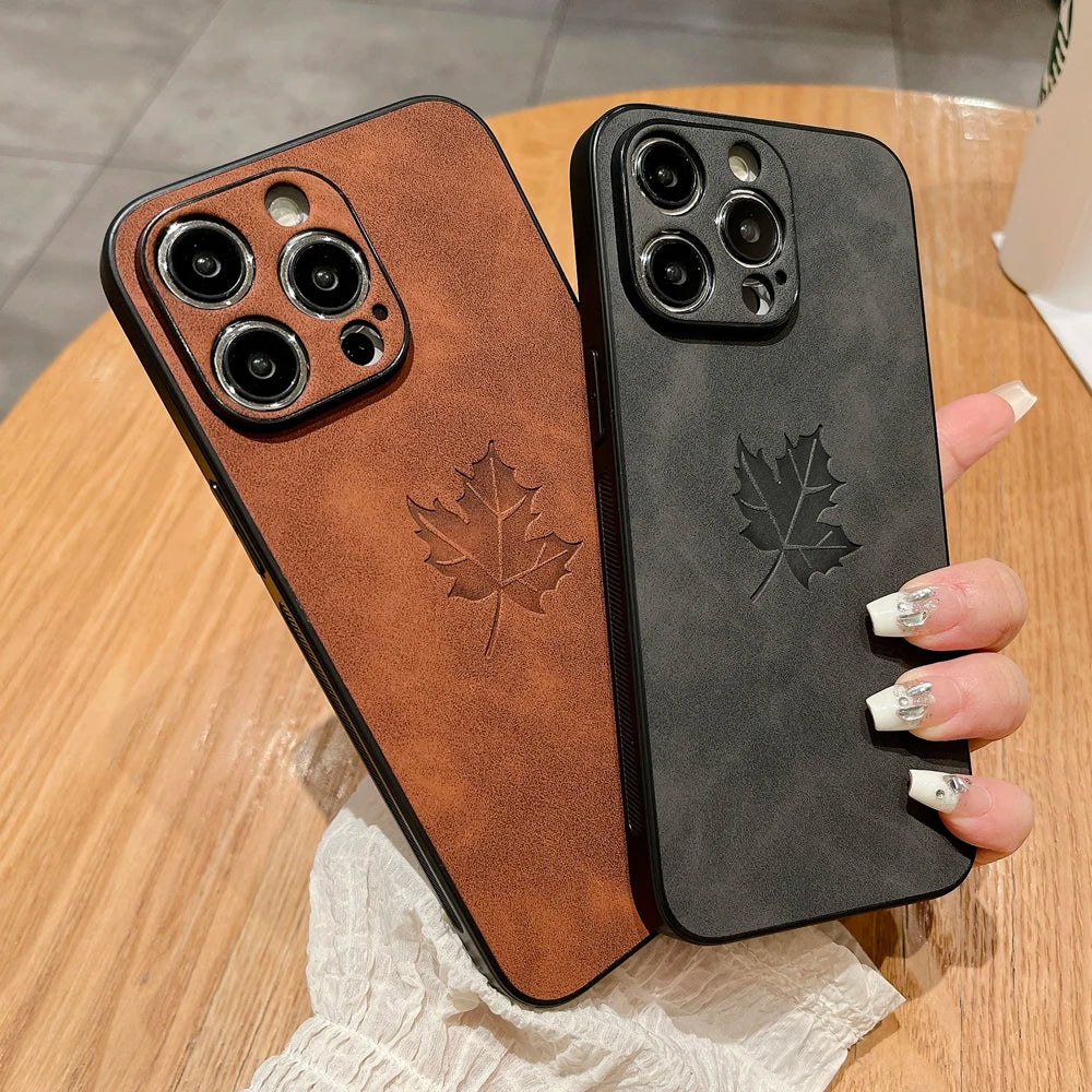 Case Canadá Maple Leaf (Folha de Bordo) Couro Sintético Premium – Proteção Elegante para iPhone